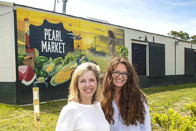 Pearl Market Shines at Opening