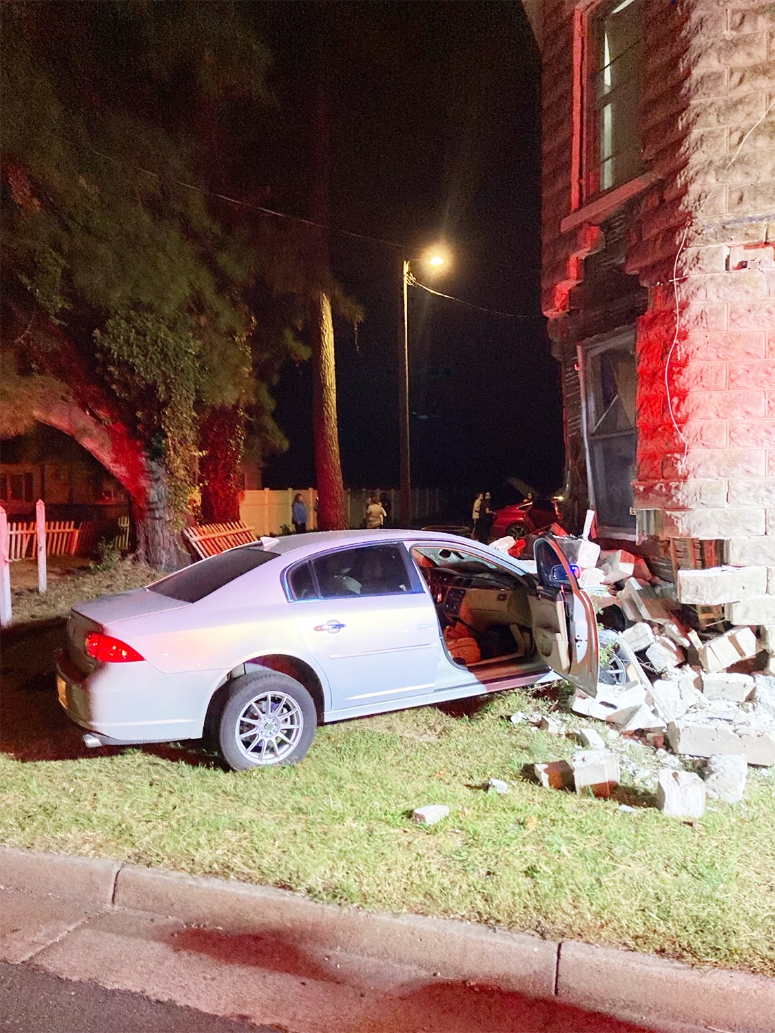 Man dies after striking house in Painter crash